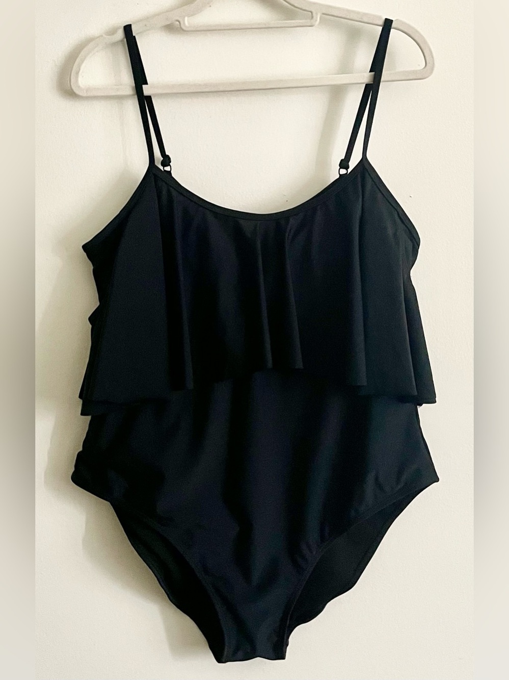 🖤 NWOT Boohoo Black Ruffle Scoop Cold Shoulder One-Piece Swimsuit 🖤